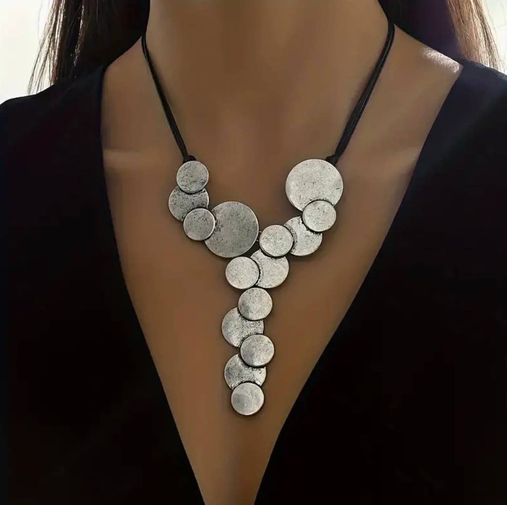 Geometric Round Pendant Necklace